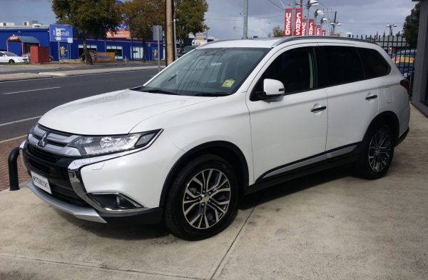 Cho Thuê Xe Tự Lái 7 Chỗ Mitsubishi Outlander